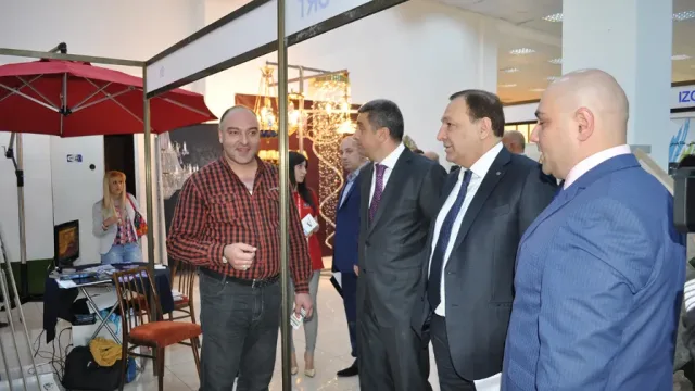CONSTRUCTION & INTERIOR 2015 - 11