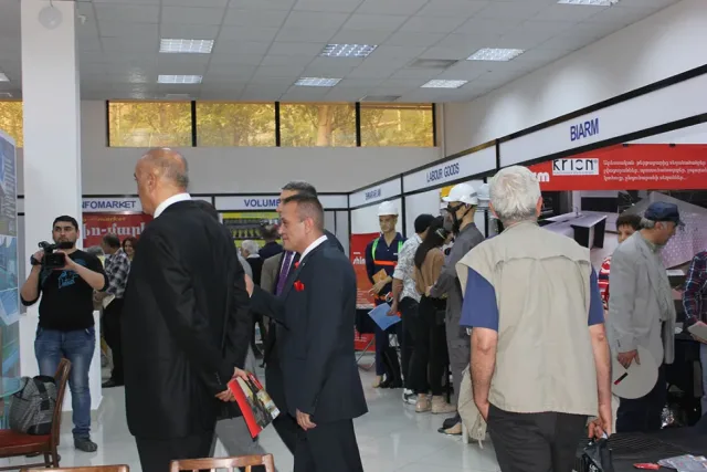 CONSTRUCTION & INTERIOR 2016 - 5